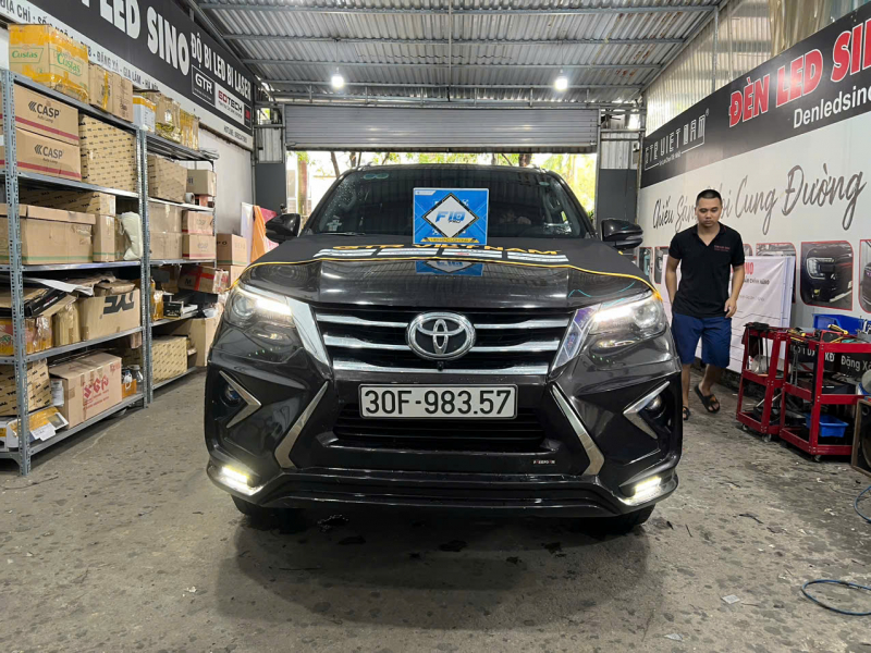 Độ đèn nâng cấp ánh sáng Bi Xlight F10 Pro cho xe Toyota Fortuner